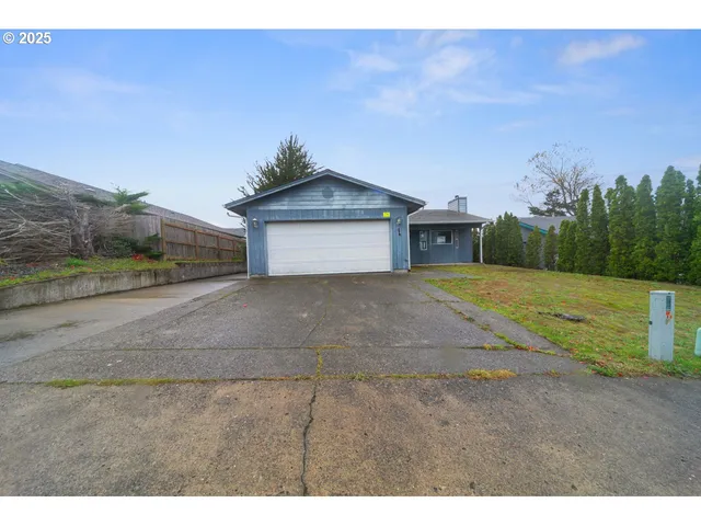 $319,000 | 1924 Garfield Street, North Bend, OR 97459
