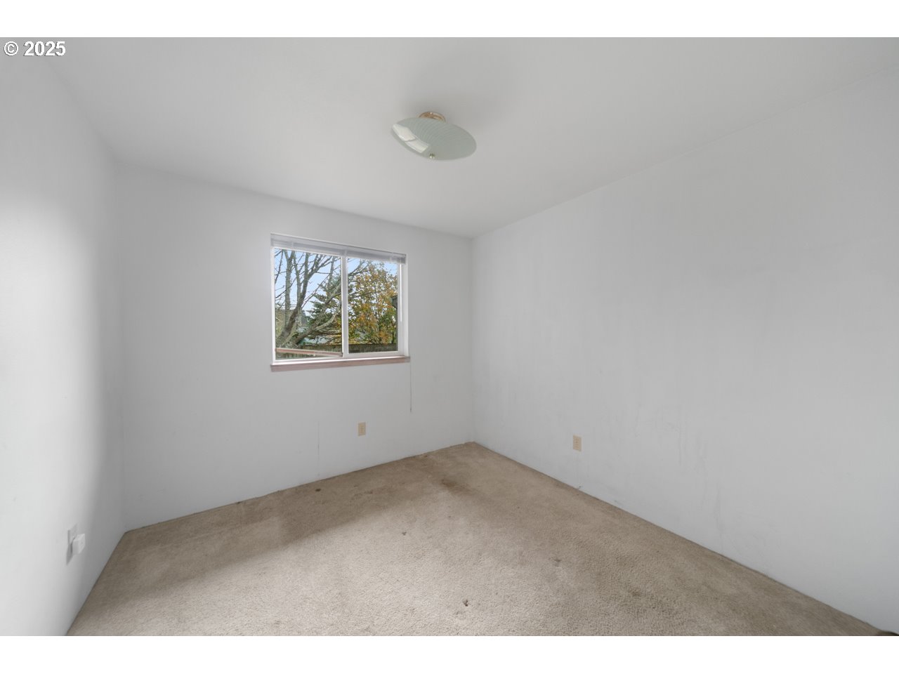 1924 Garfield Street North Bend, OR 97459 - Photo 17 of 33 an empty room with windows