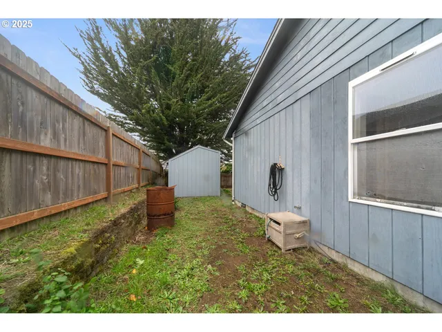 $319,000 | 1924 Garfield Street, North Bend, OR 97459