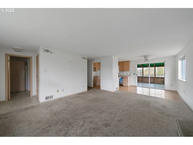 $319,000 | 1924 Garfield Street, North Bend, OR 97459