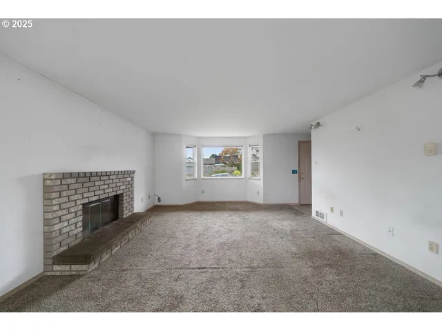 $319,000 | 1924 Garfield Street, North Bend, OR 97459