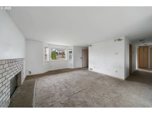 $319,000 | 1924 Garfield Street, North Bend, OR 97459