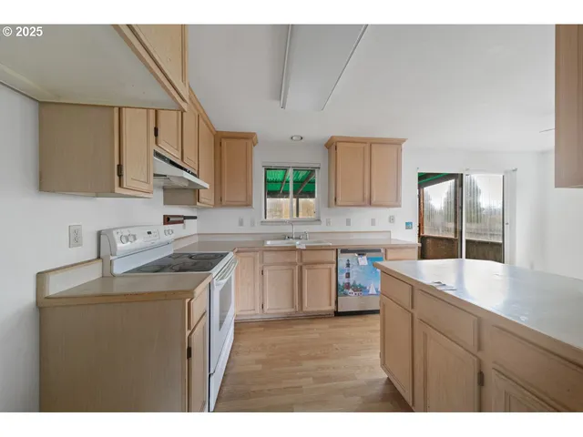 $319,000 | 1924 Garfield Street, North Bend, OR 97459