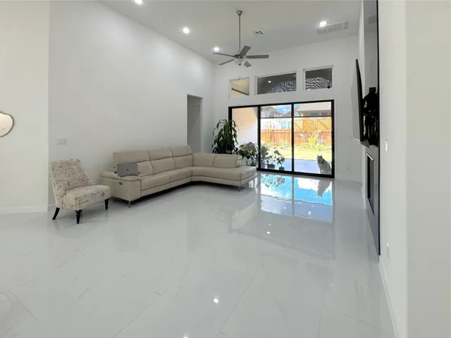 $2,895 | 213 Camille Street, Leander, TX 78641