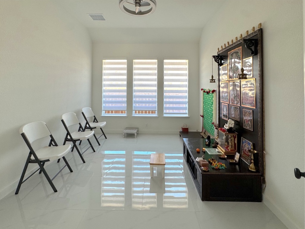 213 Camille Street Leander, TX 78641 - Photo 10 of 27 Sitting room with baseboards