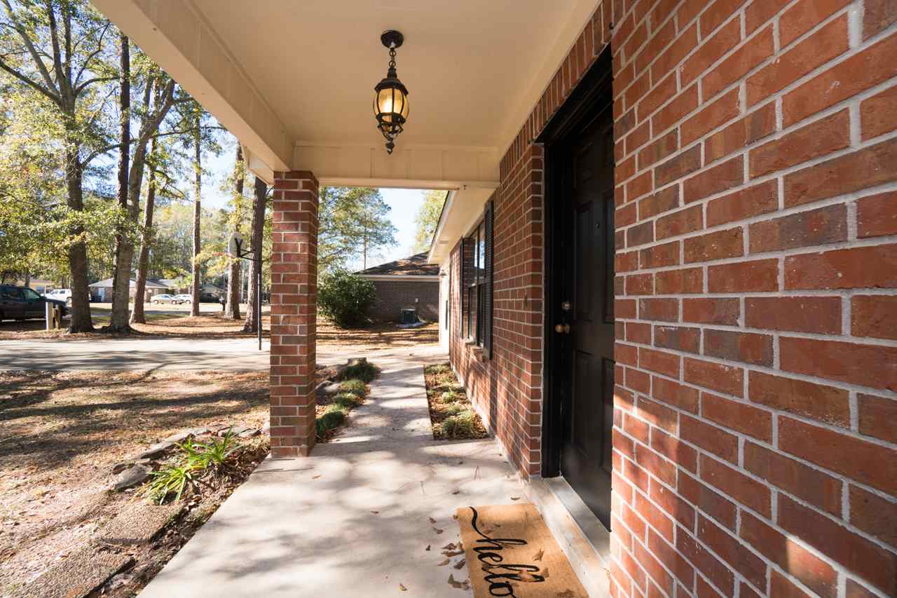 635 East Gate Circle Foley, AL 36535 - Photo 3 of 22