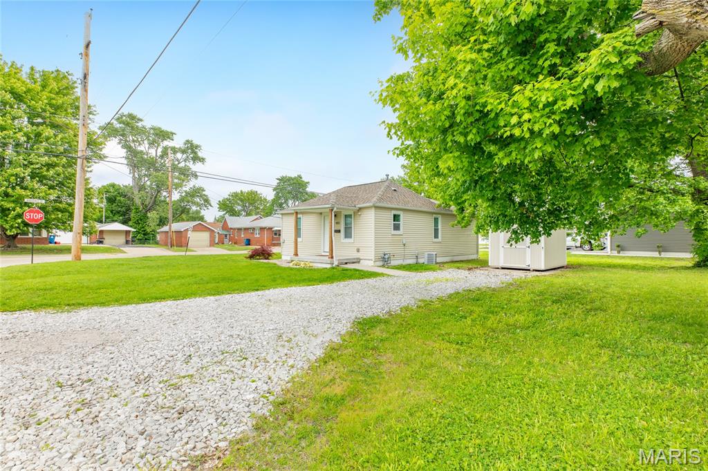 403 Shellview Street Bethalto, IL 62010 - Photo 3 of 36 Gallery Image 3