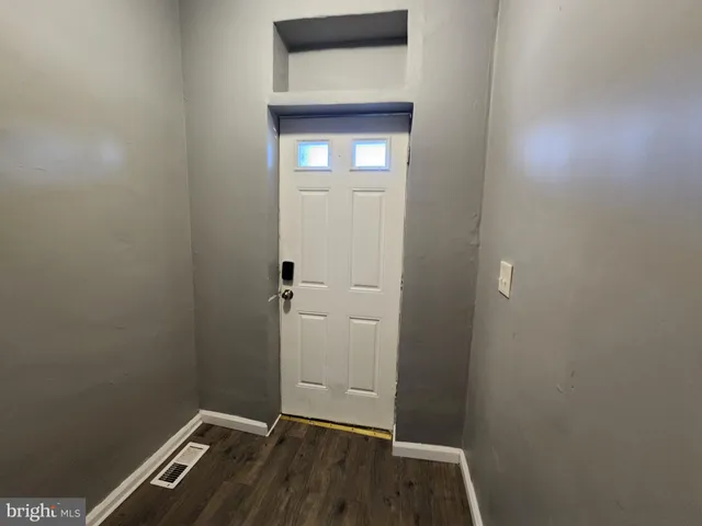 a view of utility room