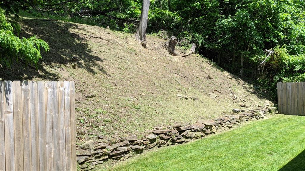 560 Long Road Penn Hills, PA 15235 - Photo 3 of 16 Gallery Image 3