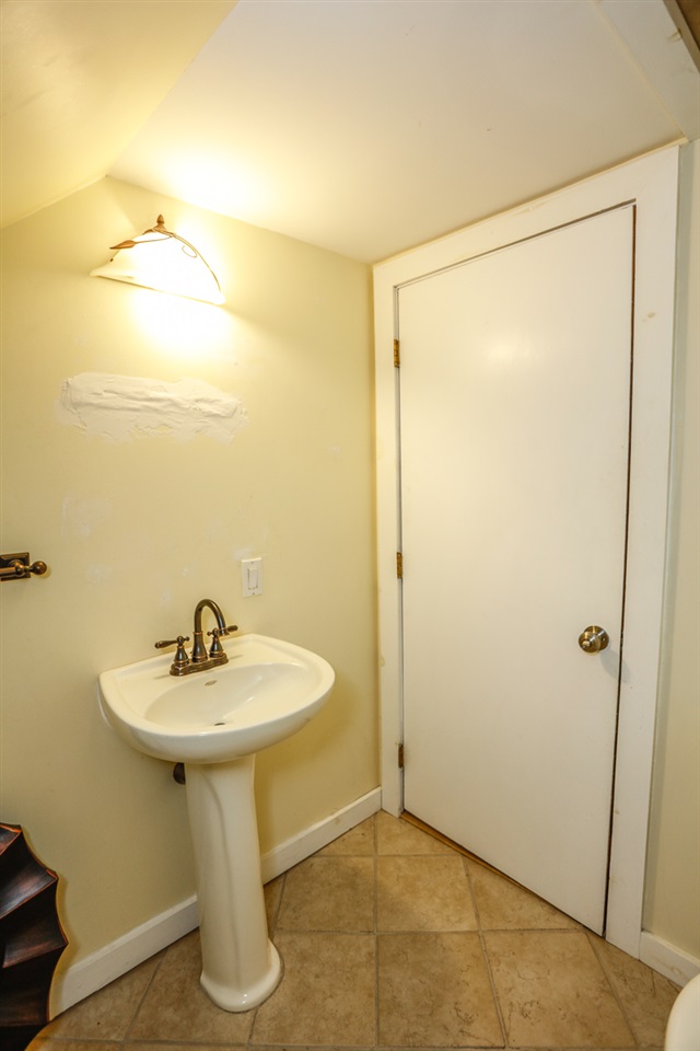 233 County Road Bedford, NH 03110 - Photo 23 of 31