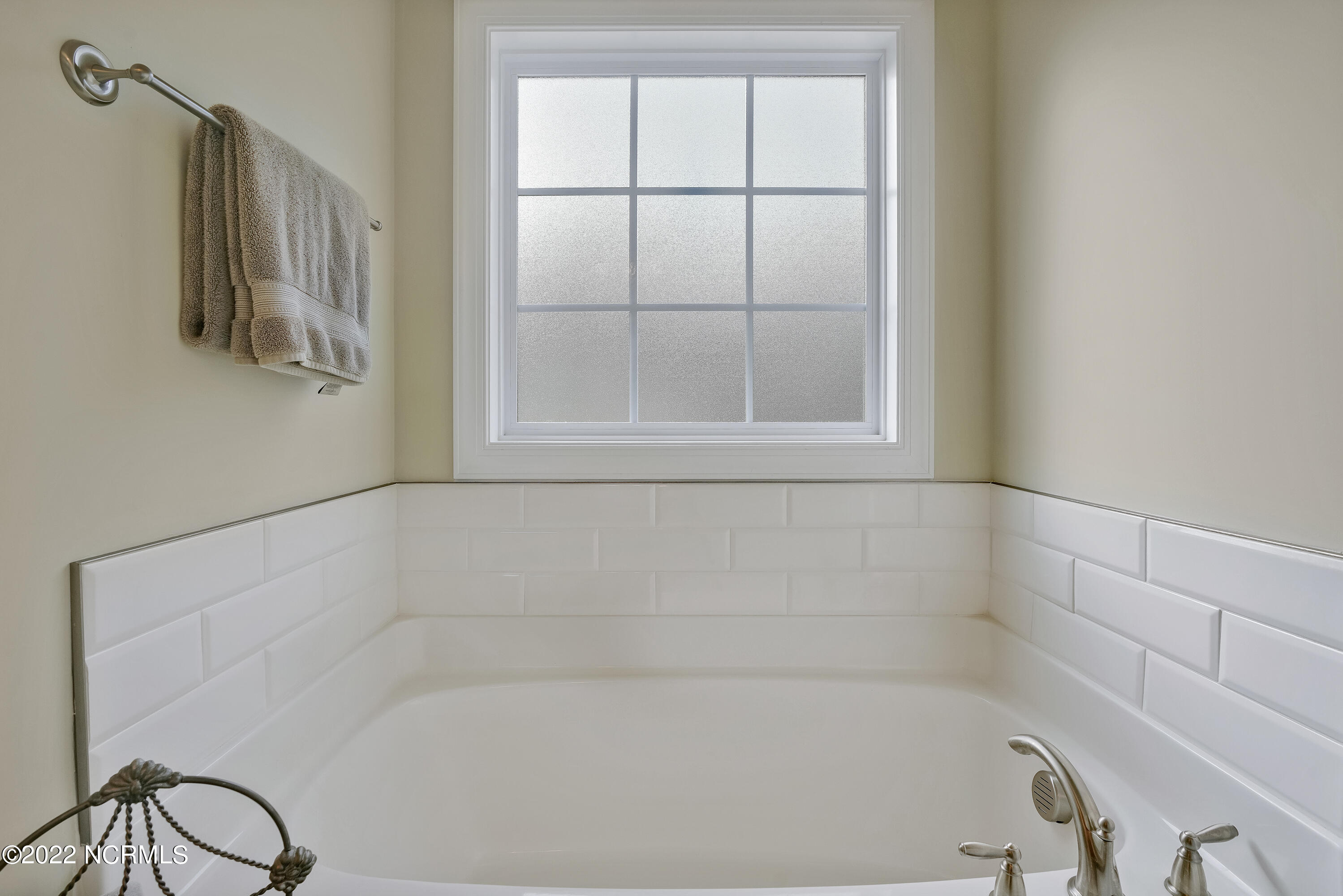 1663 Pinnacle Parkway Hampstead, NC 28443 - Photo 22 of 53 Soaking Tub!