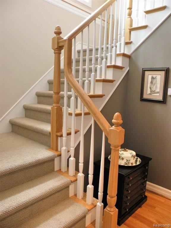 342 Woodward Avenue Rochester, MI 48307 - Photo 9 of 25 Staircase