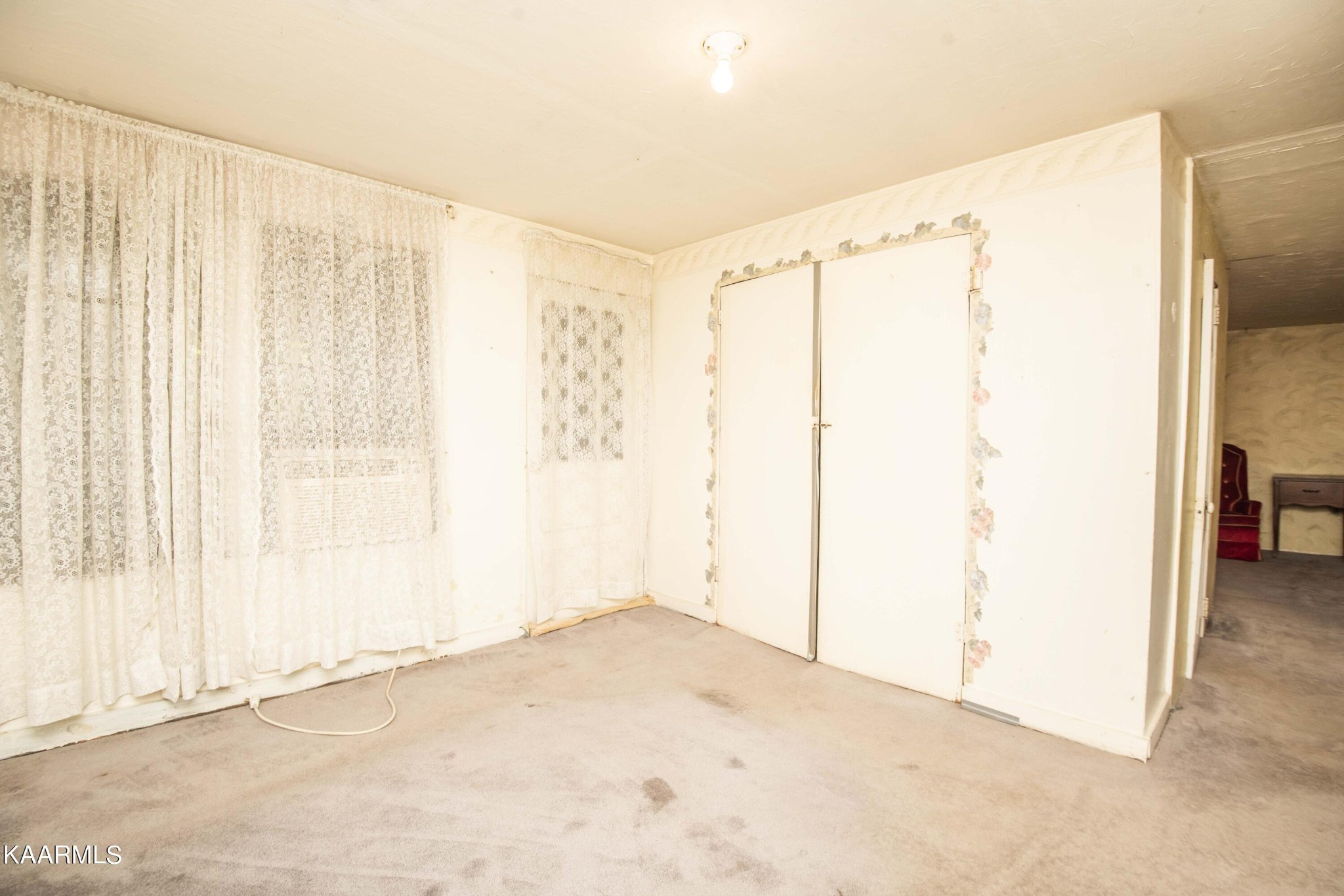 1104 Blockhouse Valley Road Clinton, TN 37716 - Photo 20 of 56 a view of a room with a large window