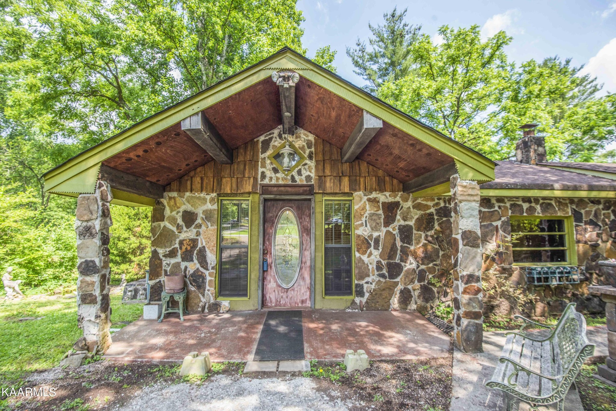 1104 Blockhouse Valley Road Clinton, TN 37716 - Photo 2 of 56 a front view of a house with a yard