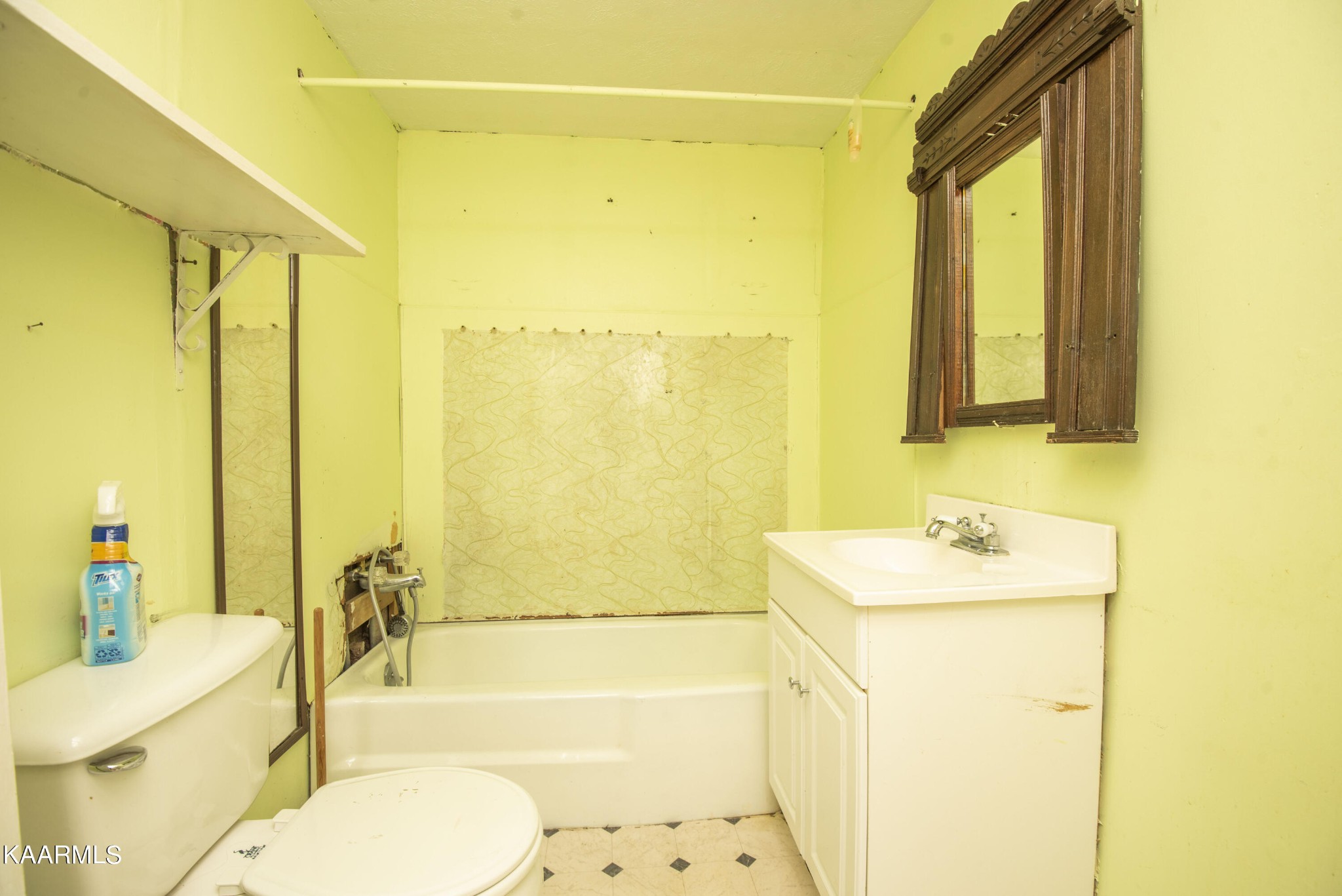 1104 Blockhouse Valley Road Clinton, TN 37716 - Photo 23 of 56 a bathroom with a sink mirror toilet and bathtub