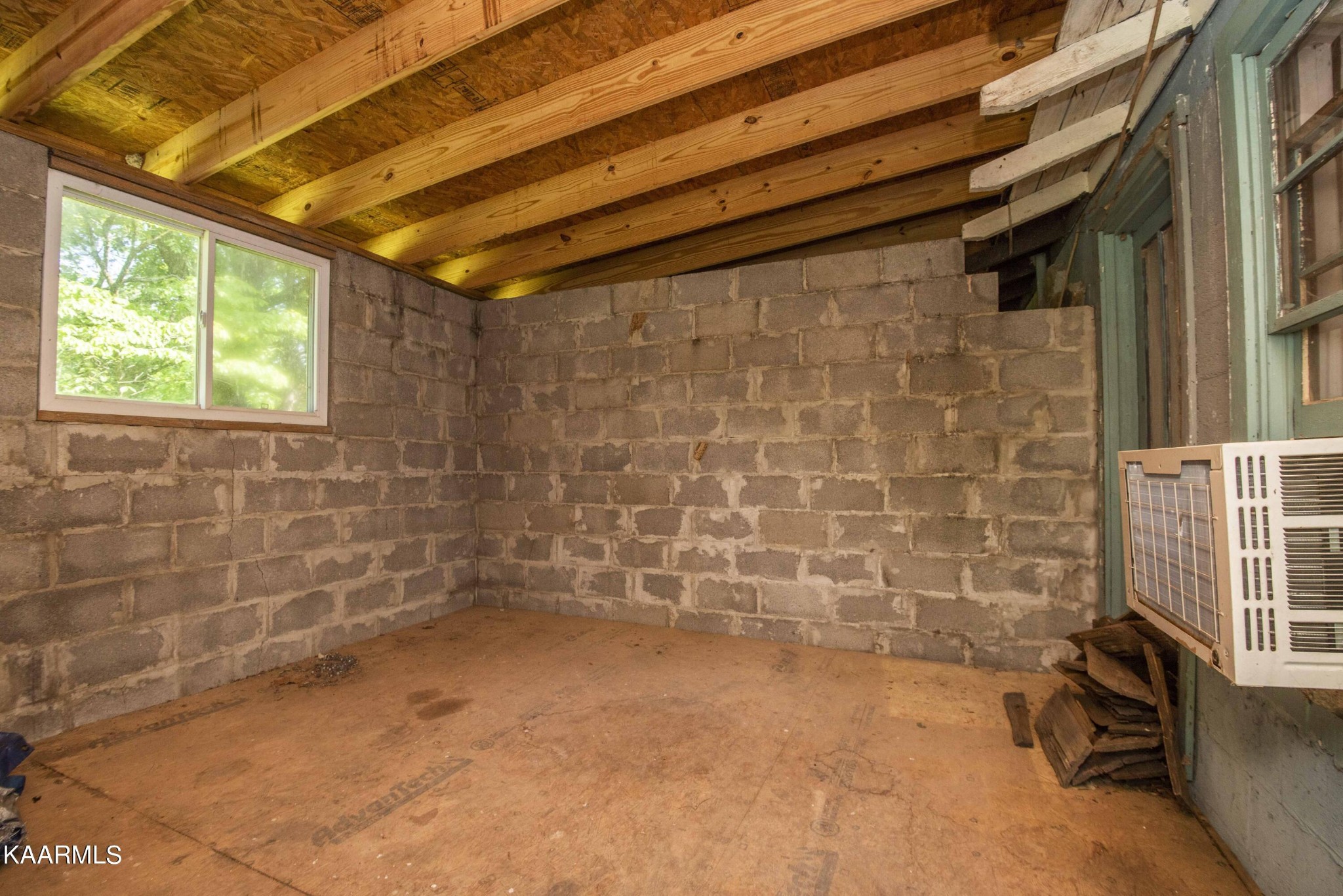 1104 Blockhouse Valley Road Clinton, TN 37716 - Photo 27 of 56 a bathroom with a shower