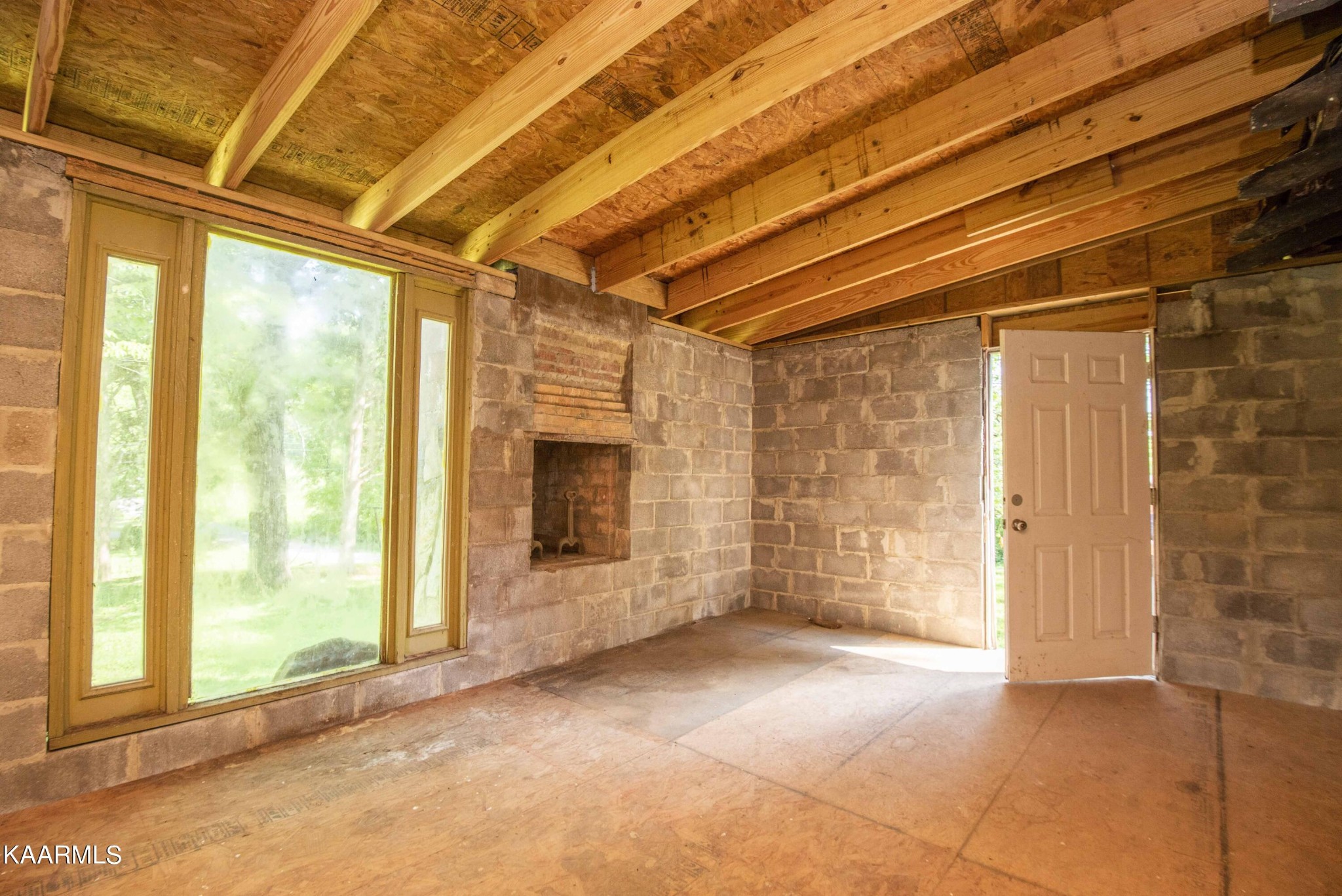 1104 Blockhouse Valley Road Clinton, TN 37716 - Photo 29 of 56 a view of empty room with window