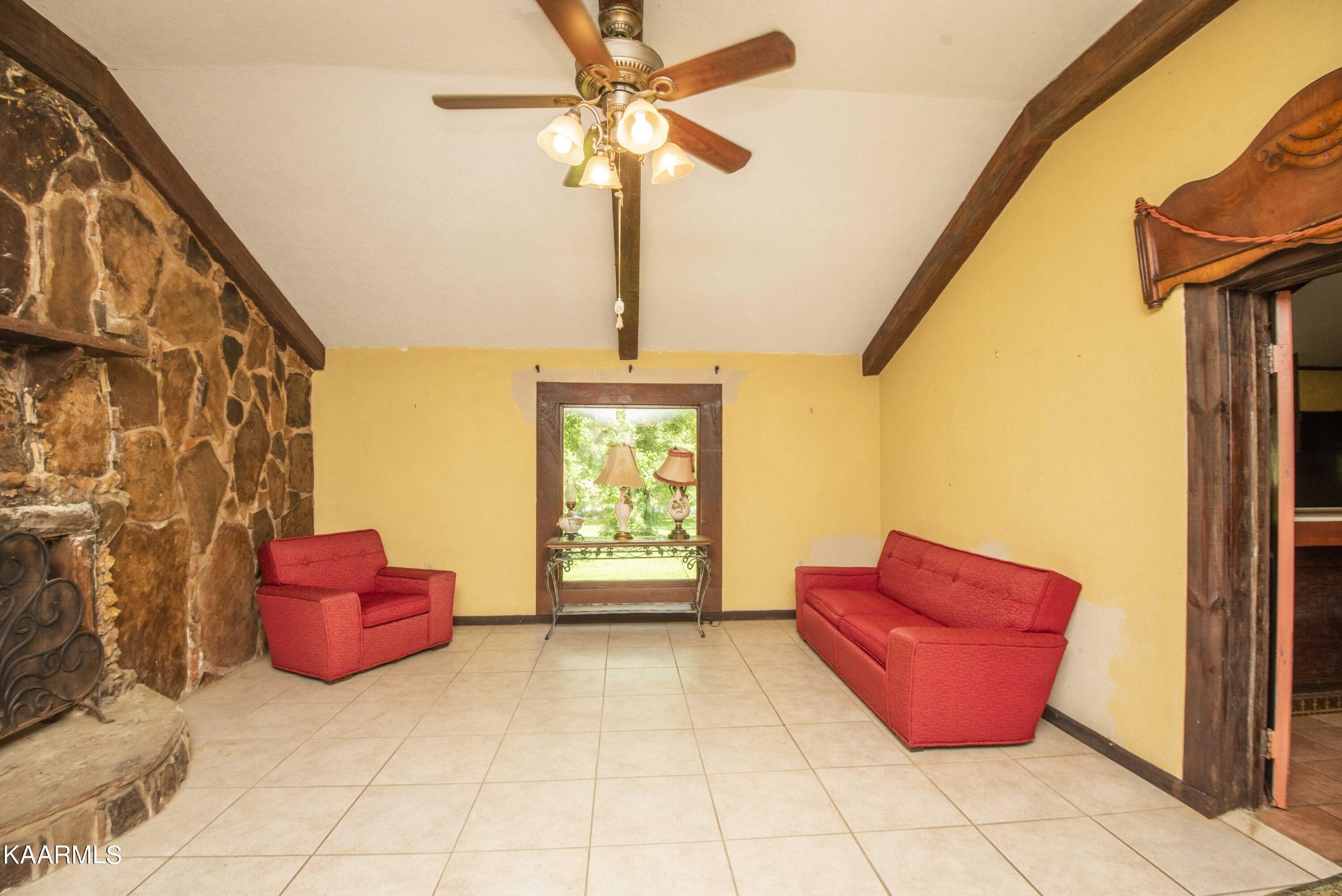 1104 Blockhouse Valley Road Clinton, TN 37716 - Photo 3 of 56 a living room with furniture and a window