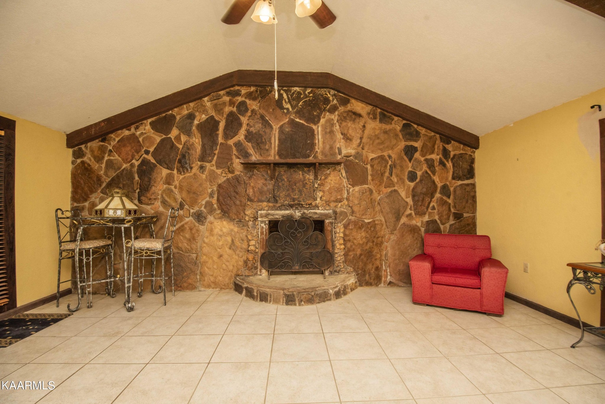 1104 Blockhouse Valley Road Clinton, TN 37716 - Photo 5 of 56 a very nice looking room with a chair
