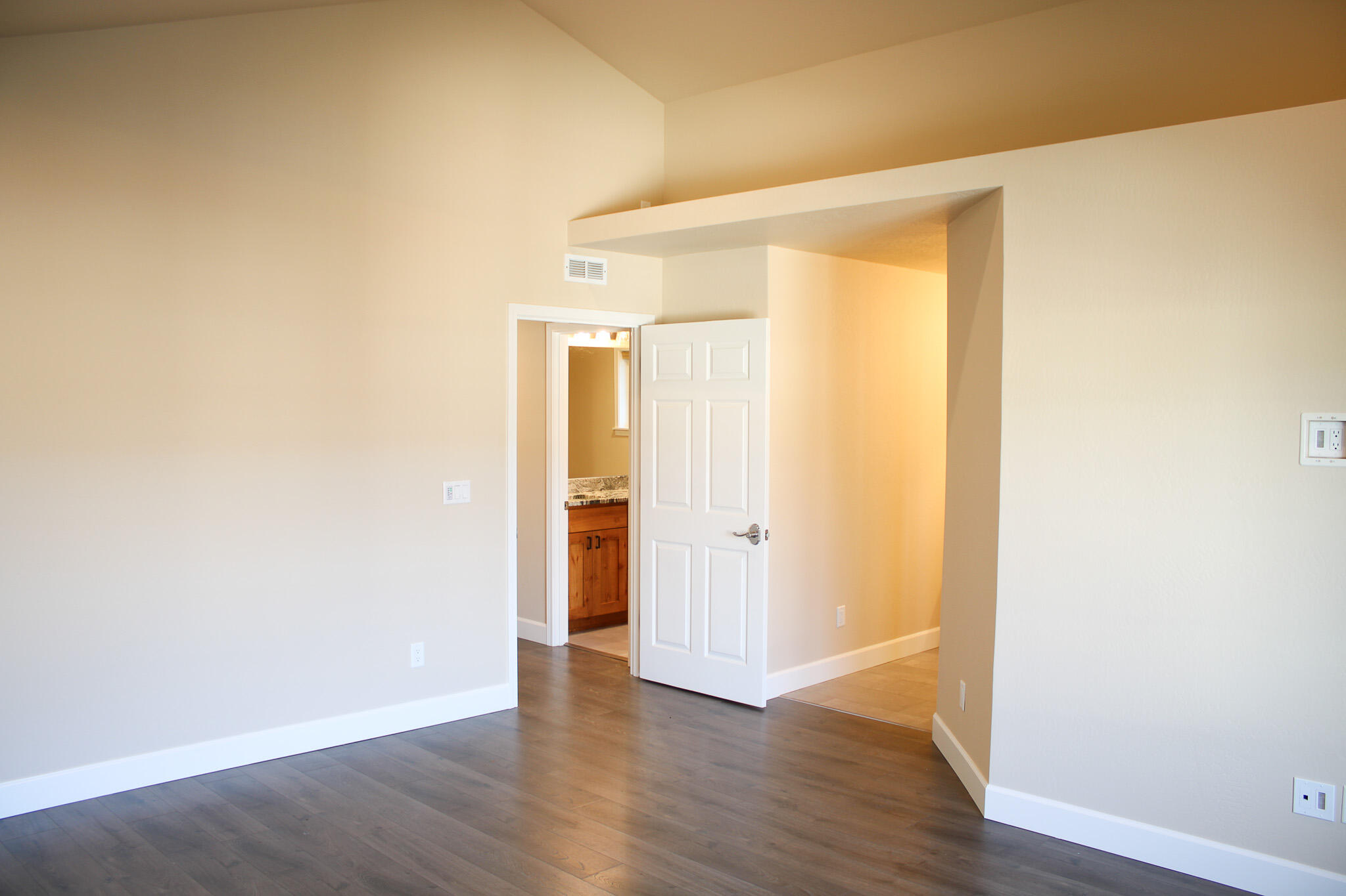 237 Willow Way Talent, OR 97540 - Photo 14 of 28 Kirt Real Estate 2025-57