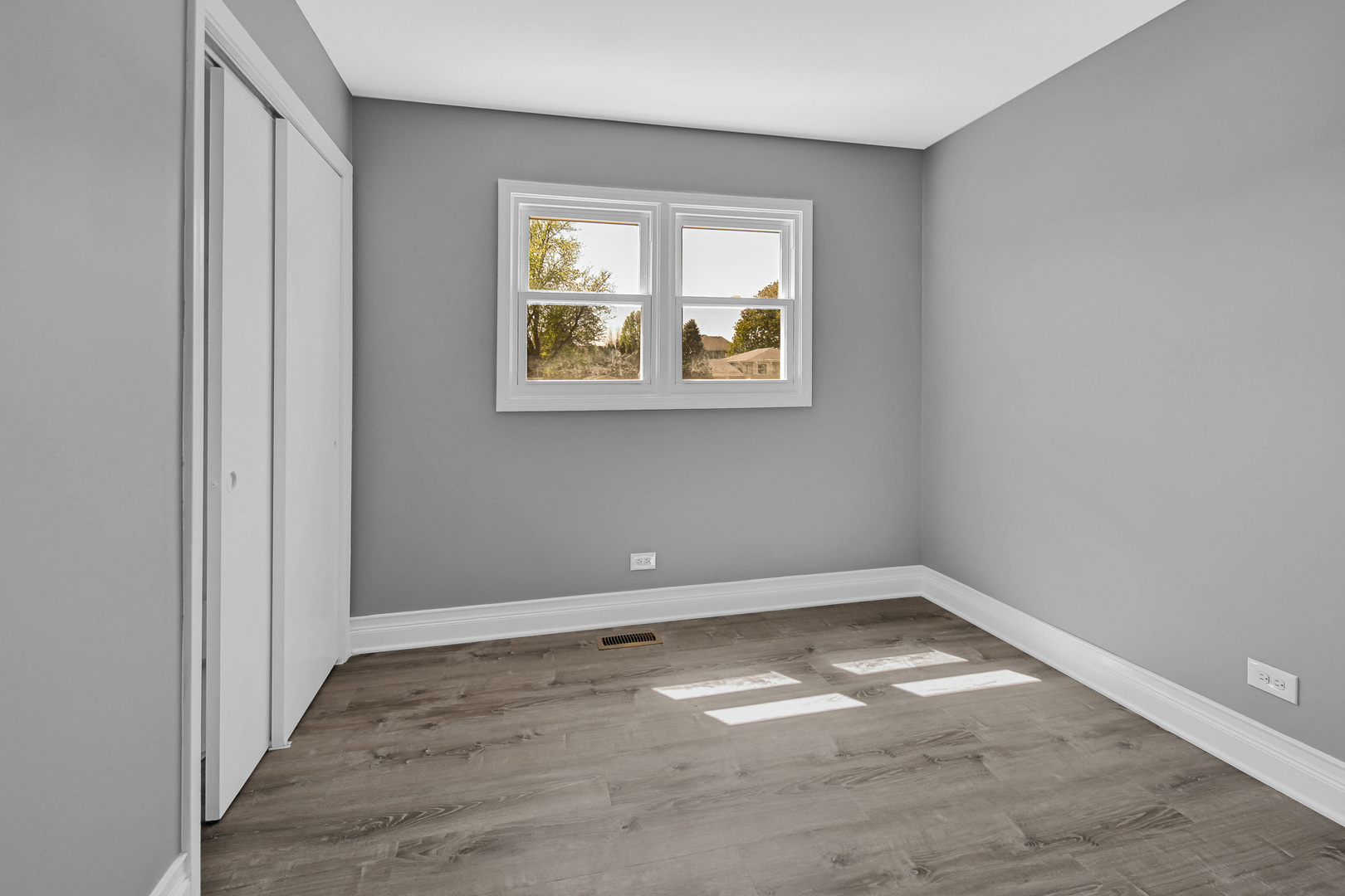 28W502 Leverenz Road Naperville, IL 60564 - Photo 12 of 30 an empty room with window