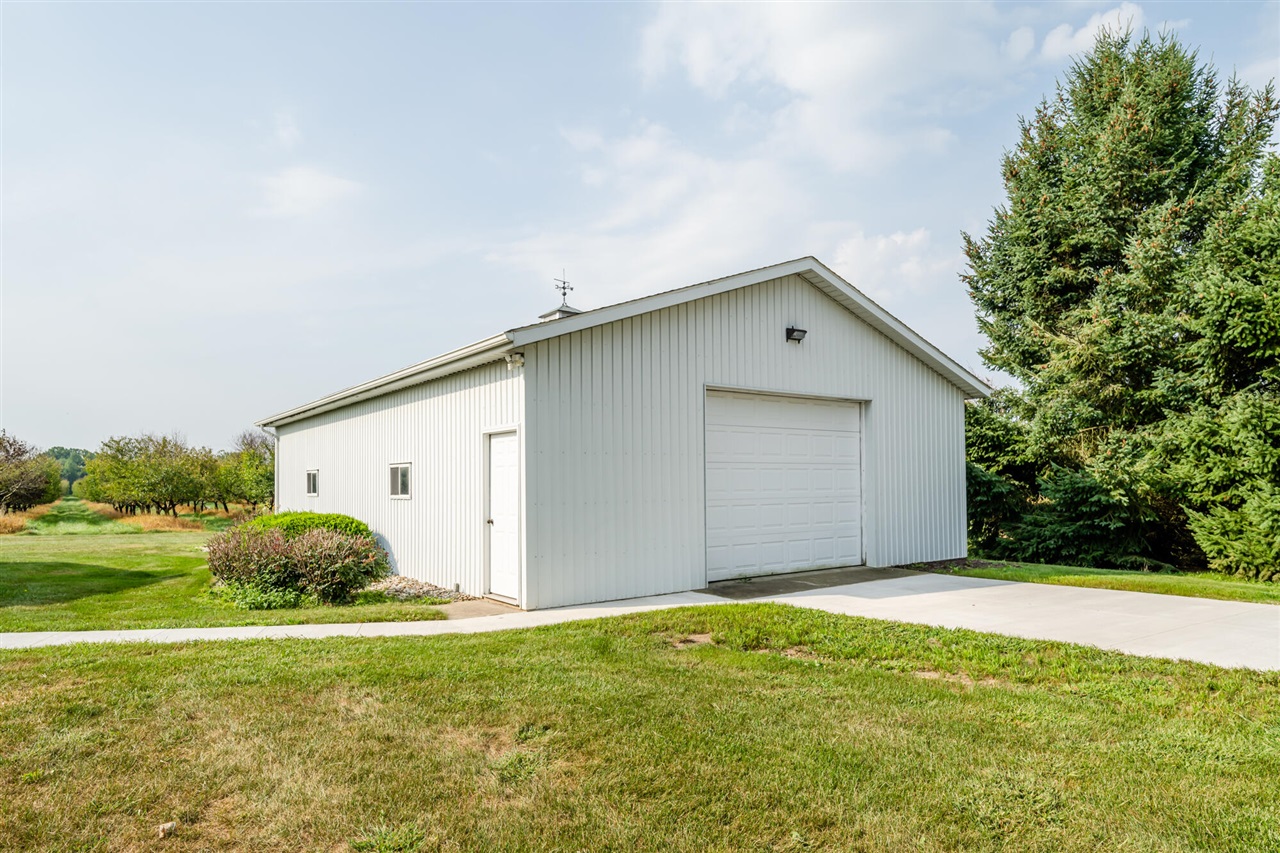 31401 Middle Crossing Road Dowagiac, MI 49047 - Photo 25 of 32