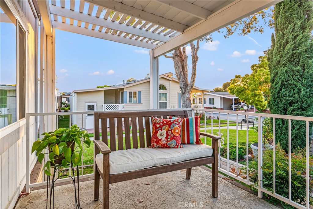 5200 Irvine Boulevard Irvine, CA 92620 - Photo 5 of 52 a view of sitting area with chairs