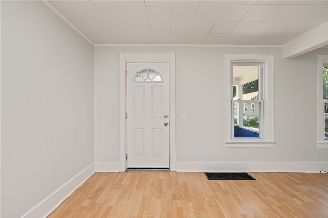 67 Seager Street Rochester, NY 14620 - Photo 5 of 42