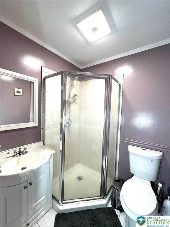 1646 Clover Road Long Pond, PA 18334 - Photo 14 of 20 a bathroom with a toilet sink and shower