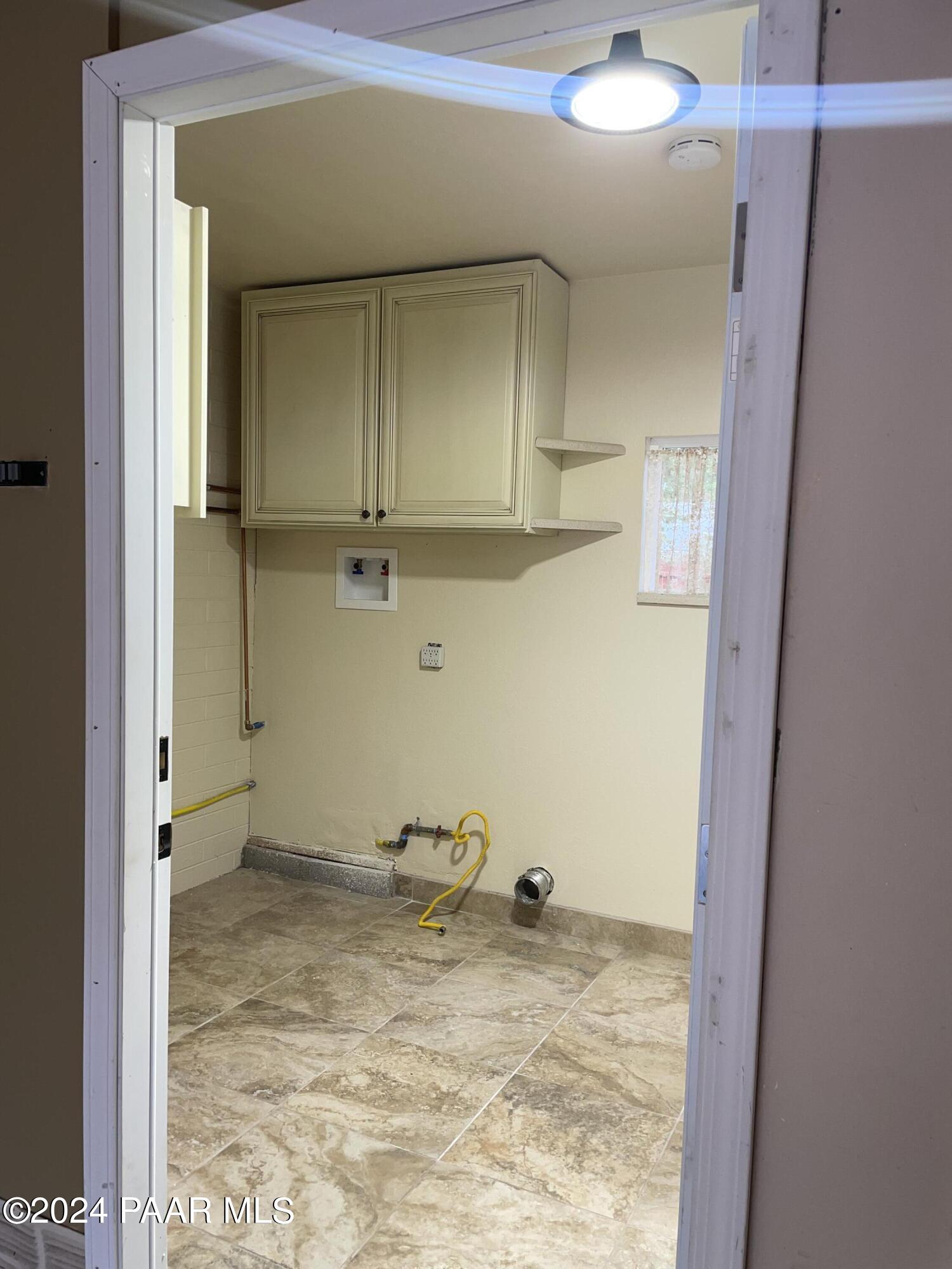 1803 Thumb Butte Road Prescott, AZ 86305 - Photo 34 of 42 Laundry