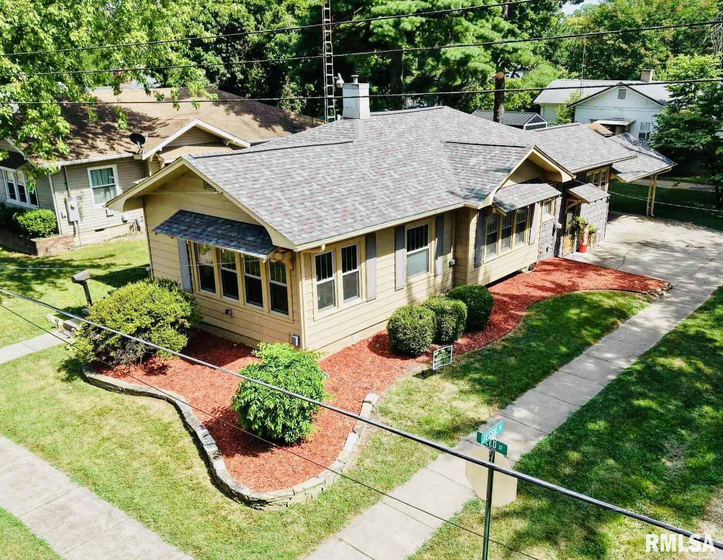 308 West Reed Street Benton, IL 62812 - Photo 1 of 20