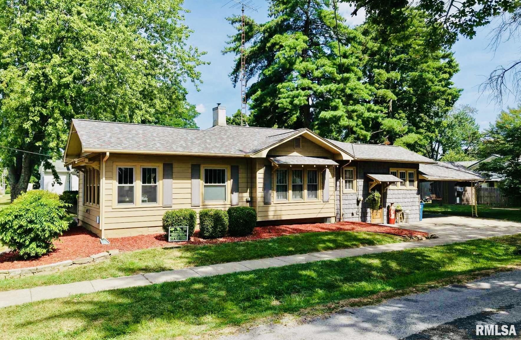 308 West Reed Street Benton, IL 62812 - Photo 2 of 20