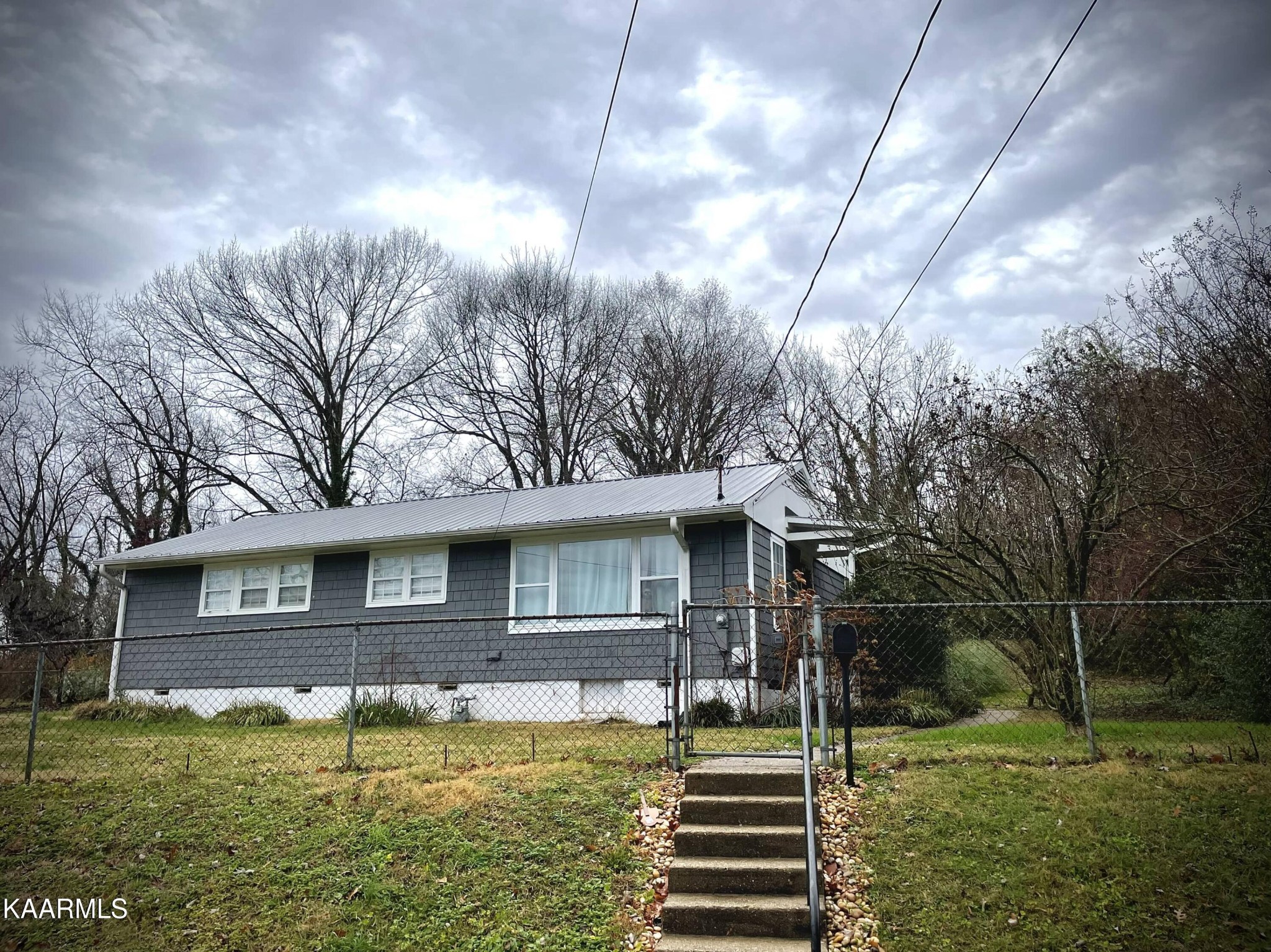 109 Pembroke Road Oak Ridge, TN 37830 - Photo 1 of 32