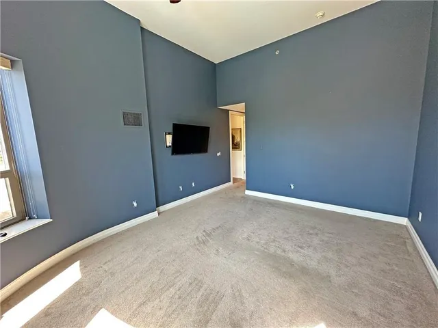 $700,000 | 4950 Central Street, Unit 102, Kansas City, MO 64112