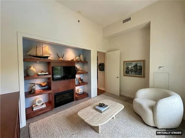 $700,000 | 4950 Central Street, Unit 102, Kansas City, MO 64112