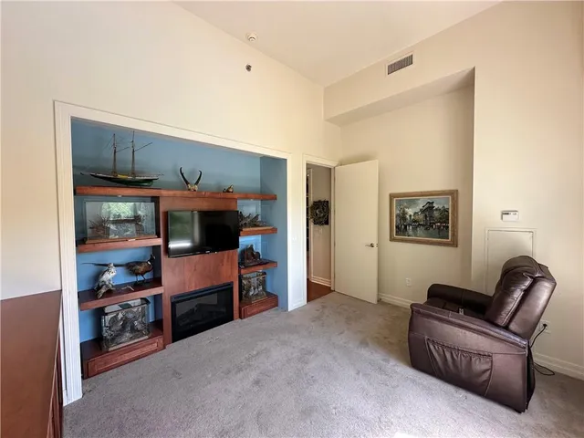 $700,000 | 4950 Central Street, Unit 102, Kansas City, MO 64112