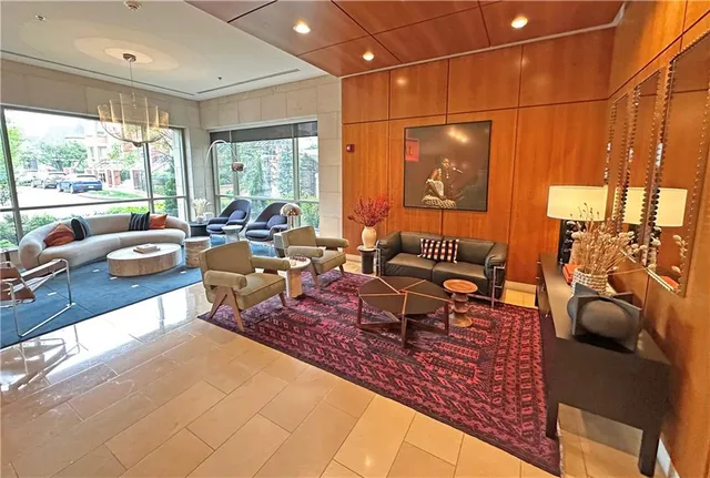 $700,000 | 4950 Central Street, Unit 102, Kansas City, MO 64112