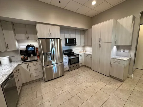 $665,000 | 4950 Central Street, Unit 102, Kansas City, MO 64112
