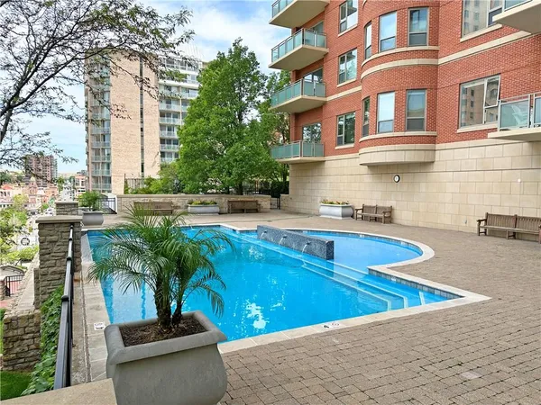 $665,000 | 4950 Central Street, Unit 102, Kansas City, MO 64112
