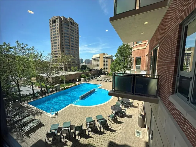 $700,000 | 4950 Central Street, Unit 102, Kansas City, MO 64112