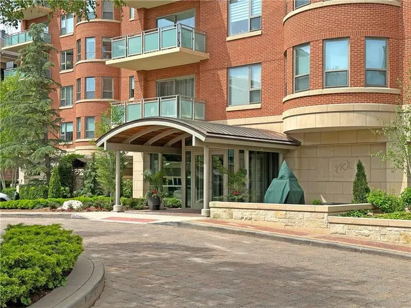 $665,000 | 4950 Central Street, Unit 102, Kansas City, MO 64112