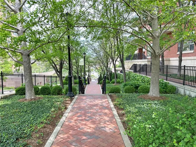 $700,000 | 4950 Central Street, Unit 102, Kansas City, MO 64112