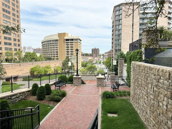 $665,000 | 4950 Central Street, Unit 102, Kansas City, MO 64112