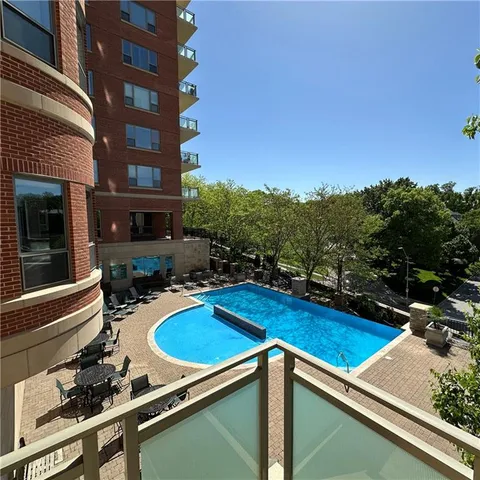 $700,000 | 4950 Central Street, Unit 102, Kansas City, MO 64112