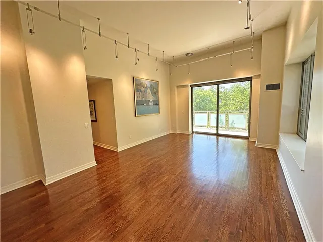 $700,000 | 4950 Central Street, Unit 102, Kansas City, MO 64112