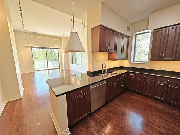 $665,000 | 4950 Central Street, Unit 102, Kansas City, MO 64112
