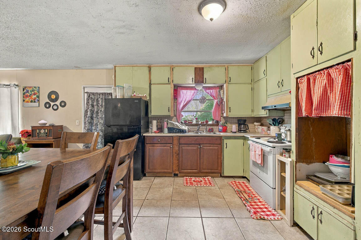 801 Oak Bluff Road Brunswick, GA 31523 - Photo 10 of 24 801oakbluff-11