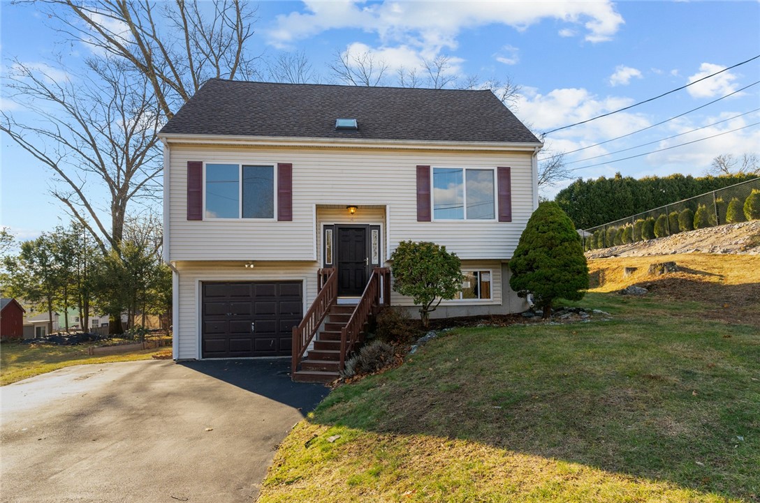 4 Cobble Hill Road Lincoln, RI 02865 - Photo 3 of 37 Gallery Image 3