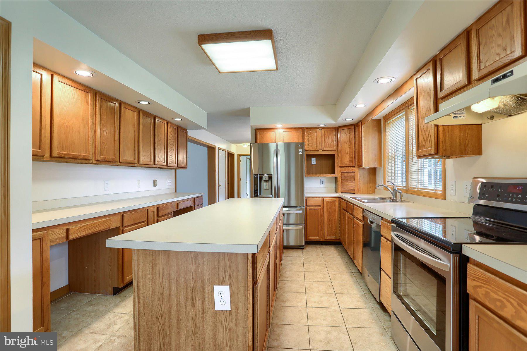 7621 Jonestown Road Harrisburg, PA 17112 - Photo 20 of 69 Kitchen