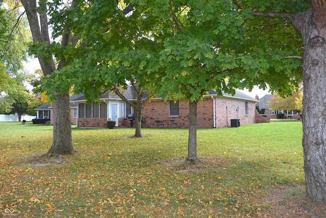 $235,000 | 1247 Holiday Lane East, Brownsburg, IN 46112